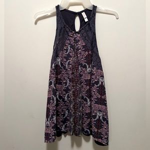 Medium Xhilaration Tank Top